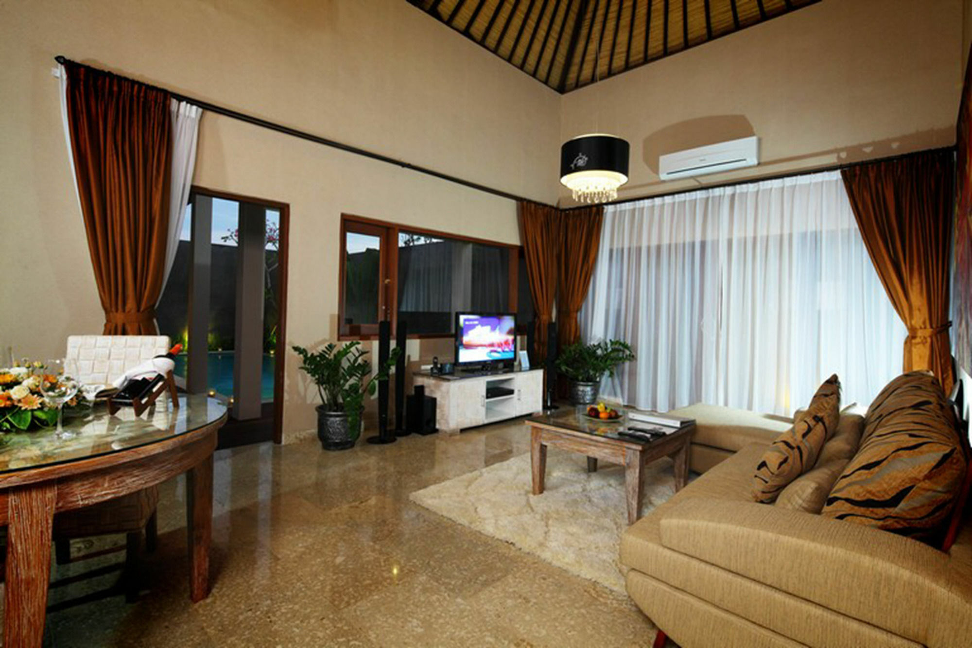 Nunamkhalu Private Villa And Spa 누사두아 외부 사진